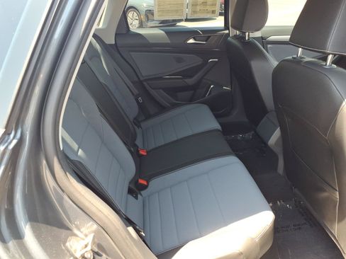 Used 2025 Volkswagen Jetta SE FWD image 13