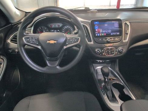Used 2021 Chevrolet Malibu LT image 16