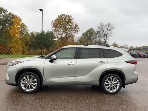 Used 2022 Toyota Highlander Limited image 2