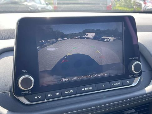 Used 2025 Nissan Rogue S FWD image 24