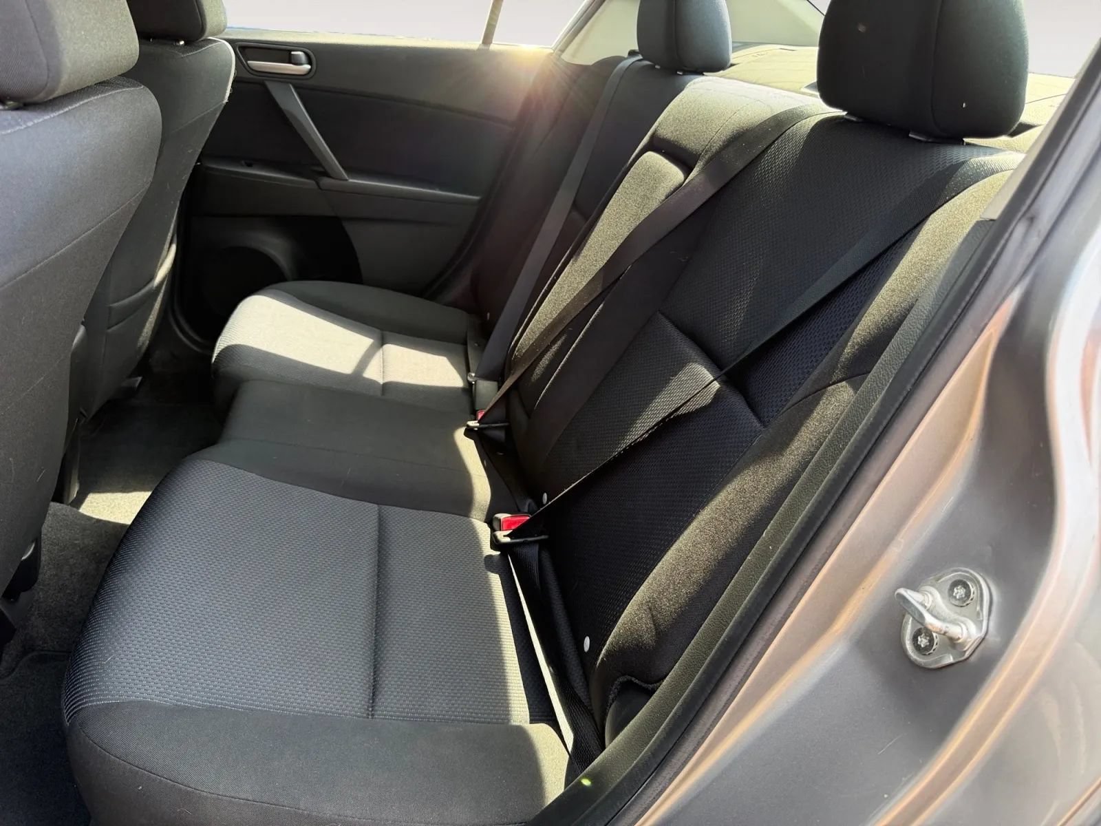 Used 2011 MAZDA MAZDA3 i Touring FWD image 14