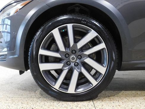 Used 2022 Volvo V90 B6 Cross Country AWD/4WD image 16