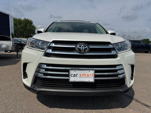 Used 2019 Toyota Highlander XLE AWD/4WD image 2
