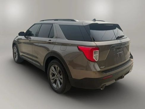 Used 2021 Ford Explorer XLT w/ Equipment Group 202A AWD/4WD image 5