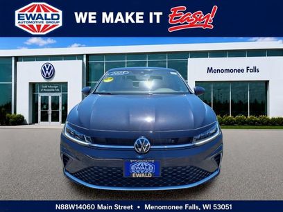 Used 2025 Volkswagen Jetta SE w/ Sunroof Package