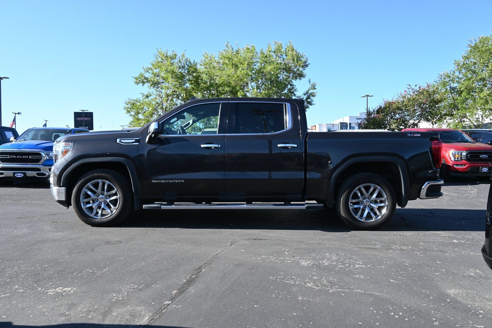 Used 2022 GMC Sierra 1500 SLT AWD/4WD image 4