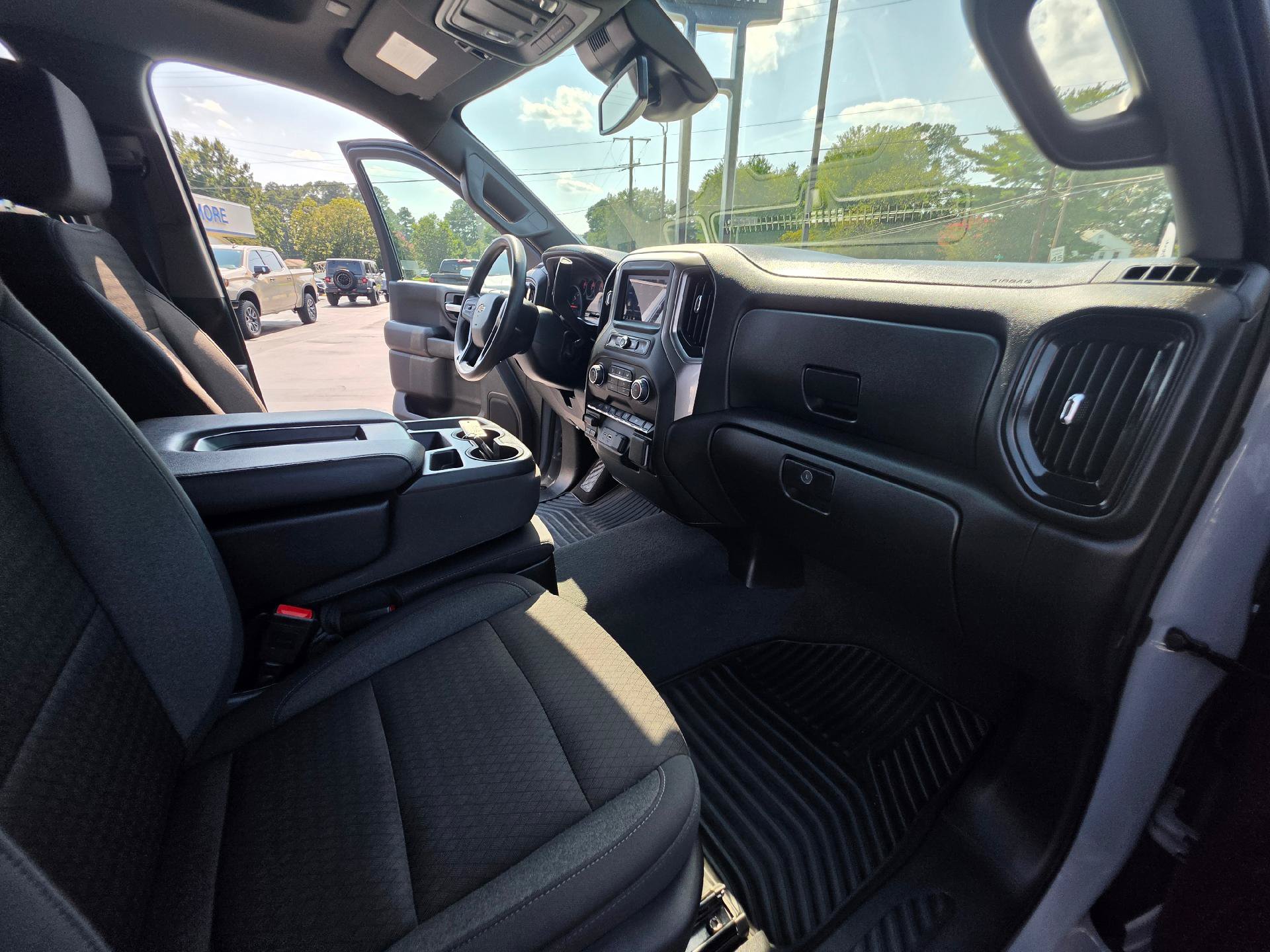 Used 2025 Chevrolet Silverado 2500 Custom w/ Custom Value Package AWD/4WD image 10