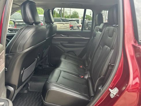 Used 2023 Jeep Grand Cherokee Limited AWD/4WD image 36