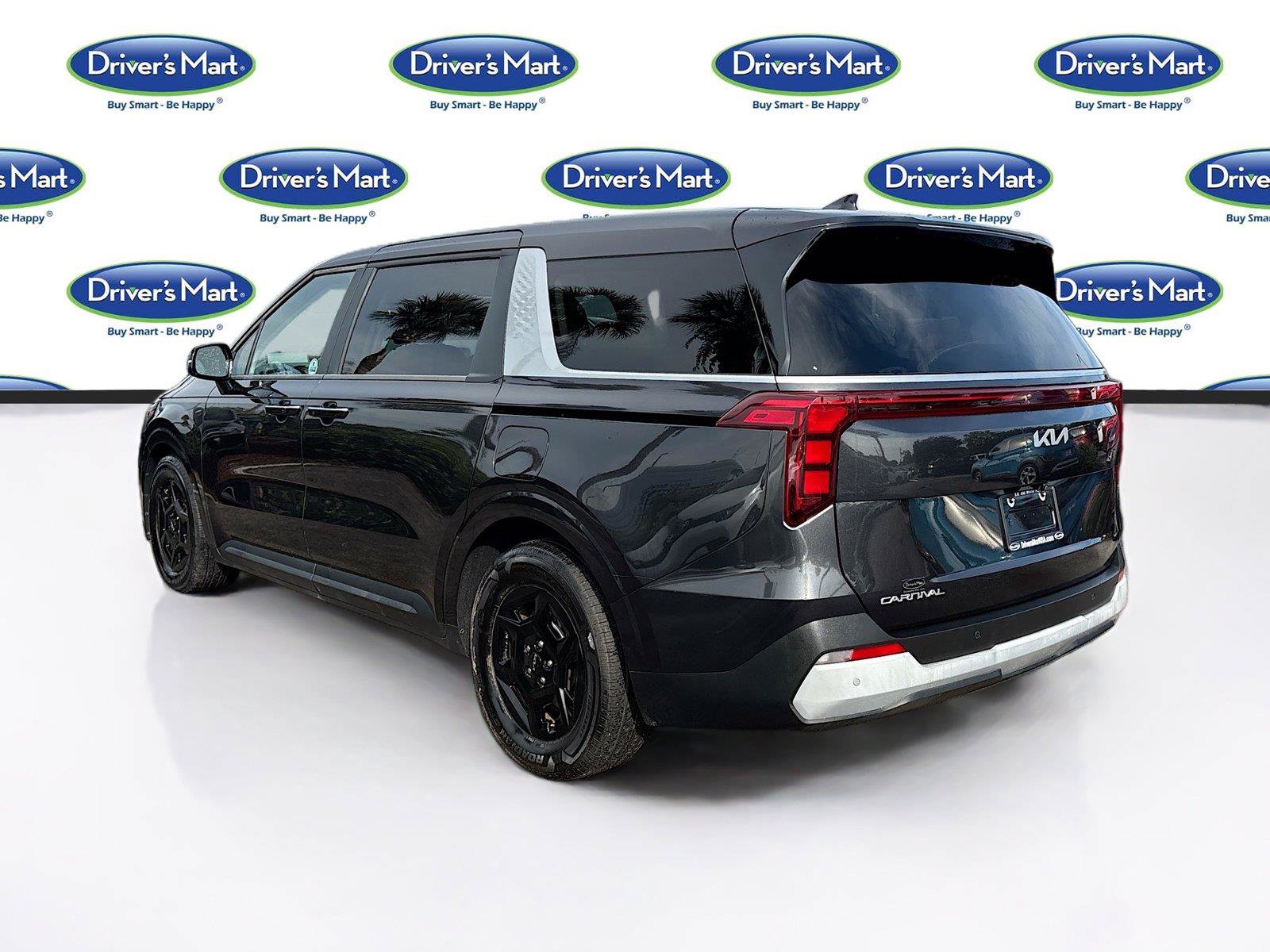 Used 2025 Kia Carnival FWD image 5