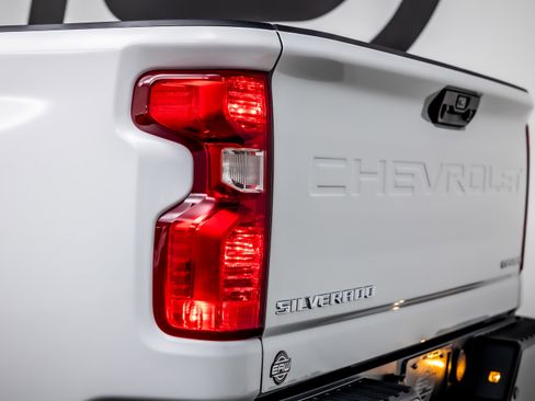 Used 2024 Chevrolet Silverado 2500 Custom w/ Custom Value Package AWD/4WD image 12