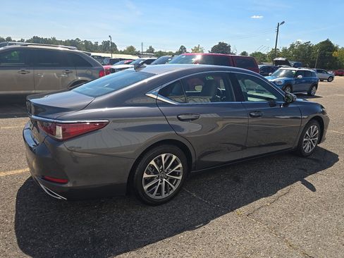 Used 2023 Lexus ES 350 w/ Accessory Package (Z1) FWD image 3