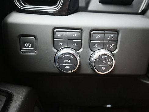 Used 2024 GMC Sierra 1500 AT4 w/ Technology Package AWD/4WD image 15
