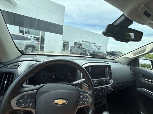 Used 2022 Chevrolet Colorado Z71 AWD/4WD image 16