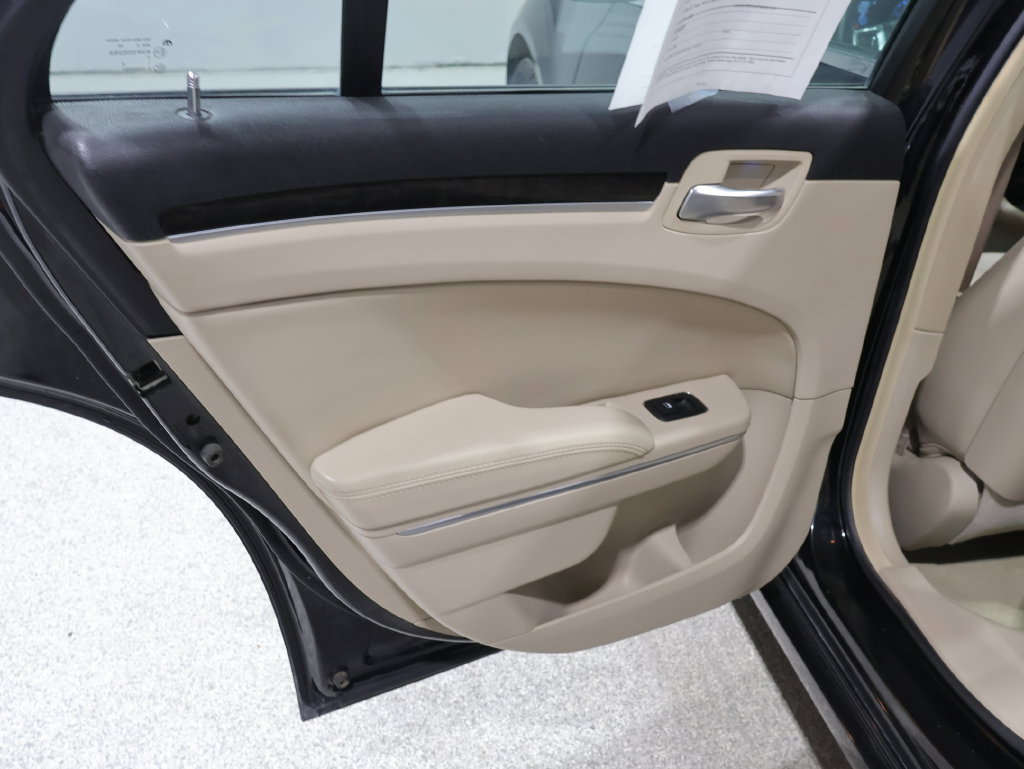 Used 2013 Chrysler 300 AWD w/ Driver Convenience Group image 23