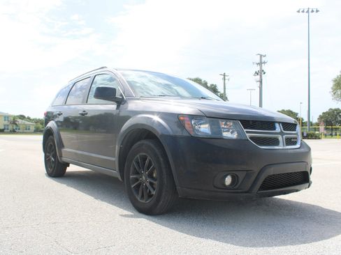 Used 2019 Dodge Journey SE w/ Connectivity Group FWD image 18