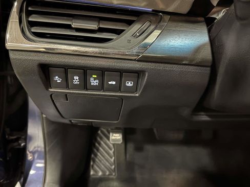 Used 2017 Toyota Avalon Limited image 29