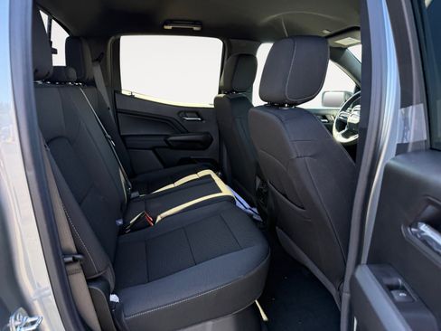 New 2026 GMC Canyon Elevation w/ LPO, Black Badging Package RWD image 18