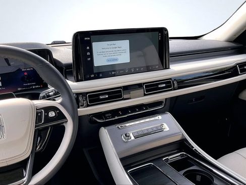 Used 2026 Lincoln Aviator 2WD image 11