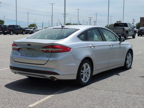 Certified 2018 Ford Fusion SE FWD image 4