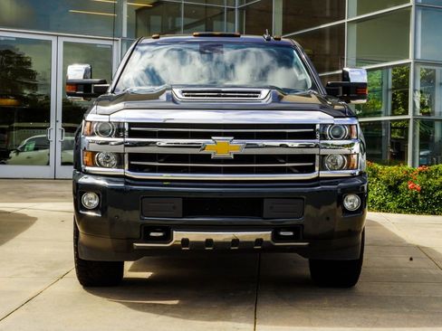 Used 2019 Chevrolet Silverado 2500 High Country w/ Duramax Plus Package AWD/4WD image 7