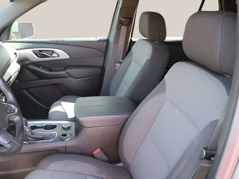Used 2023 Chevrolet Traverse LT image 11