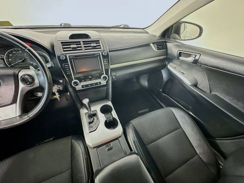 Used 2014 Toyota Camry SE FWD image 11