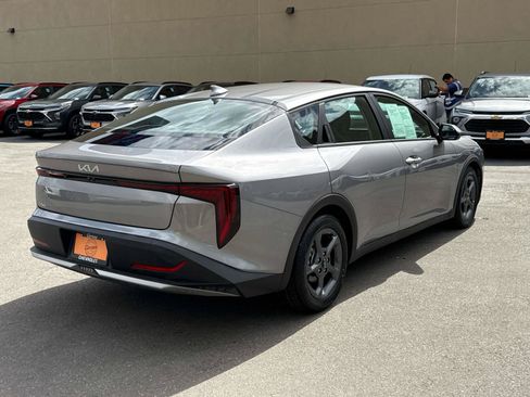 Used 2025 Kia K4 FWD image 3