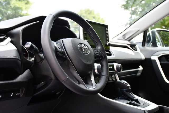 Used 2022 Toyota RAV4 XLE Premium AWD/4WD image 13