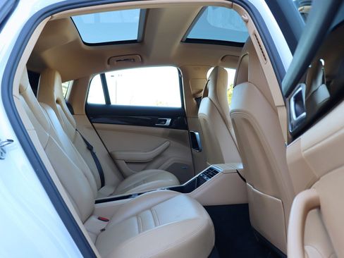 Used 2018 Porsche Panamera 4 w/ Premium Package Plus AWD/4WD image 18