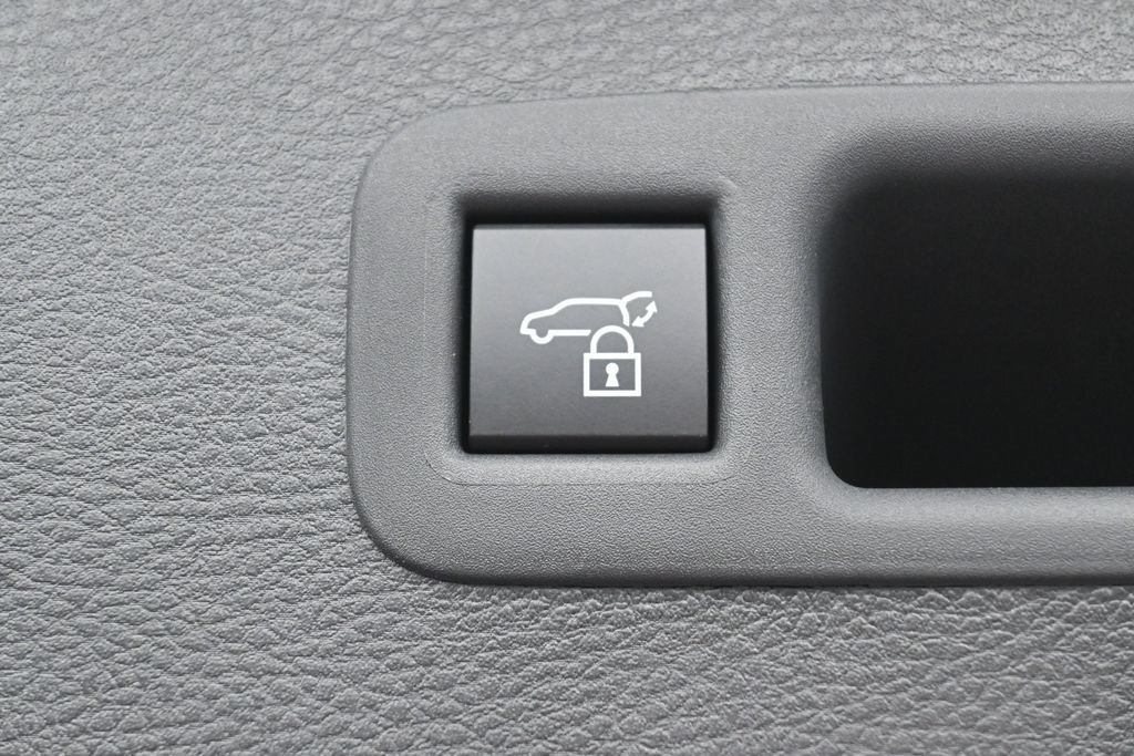 Used 2026 Toyota Sienna Limited FWD image 33
