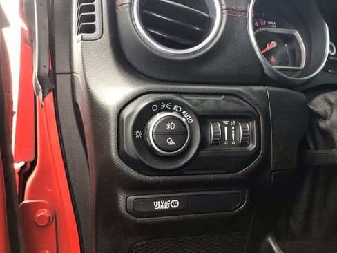 Used 2020 Jeep Gladiator Rubicon AWD/4WD image 17