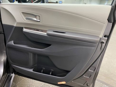 Used 2024 Toyota Sienna XLE image 15