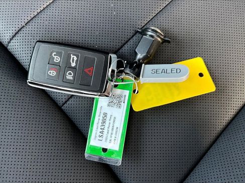 Used 2025 Land Rover Range Rover Sport SE image 11