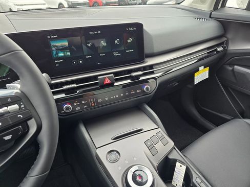 New 2026 Kia Sportage EX image 27