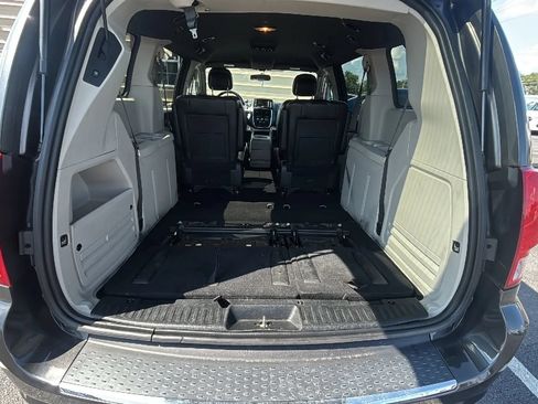 Used 2017 Dodge Grand Caravan SXT FWD image 16