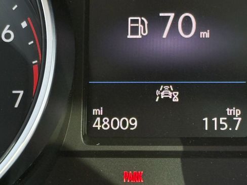 Used 2021 Volkswagen Tiguan SE w/ Panoramic Sunroof Package image 14