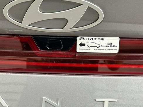 Used 2025 Hyundai Elantra SEL FWD image 31