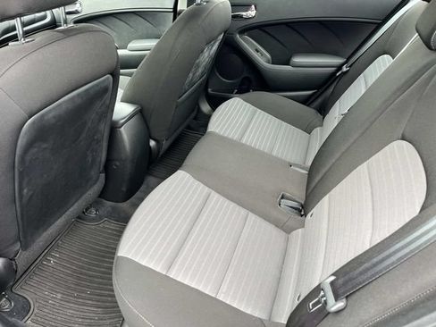 Used 2018 Kia Forte S w/ S Technology Plus Package FWD image 17