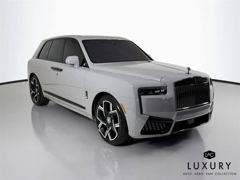 Used 2025 Rolls-Royce Cullinan Black Badge AWD/4WD image 3