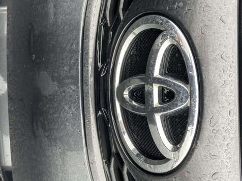 Used 2013 Toyota Camry SE image 9