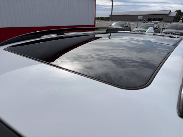 Used 2021 GMC Terrain SLT w/ Infotainment Package II AWD/4WD image 12