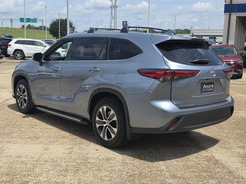 Used 2021 Toyota Highlander XLE FWD image 5