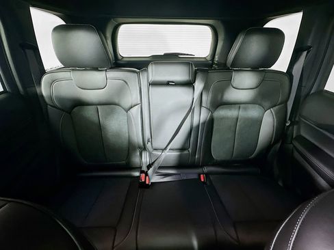 New 2025 Jeep Grand Cherokee Altitude image 10