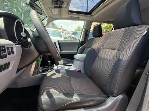 Used 2011 Toyota 4Runner SR5 AWD/4WD image 11