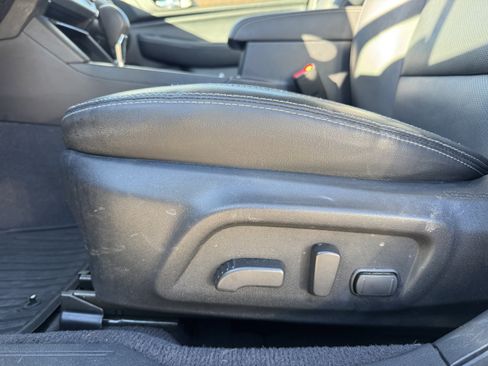 Used 2017 Subaru Outback 2.5i Limited image 12