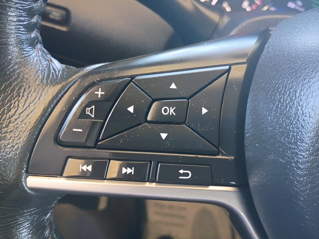 Used 2018 Nissan Rogue SV FWD image 11