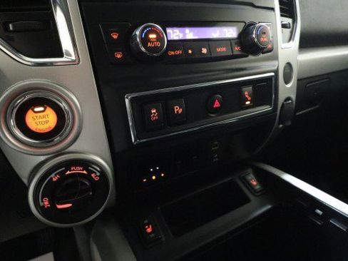 Used 2017 Nissan Titan PRO-4X AWD/4WD image 17