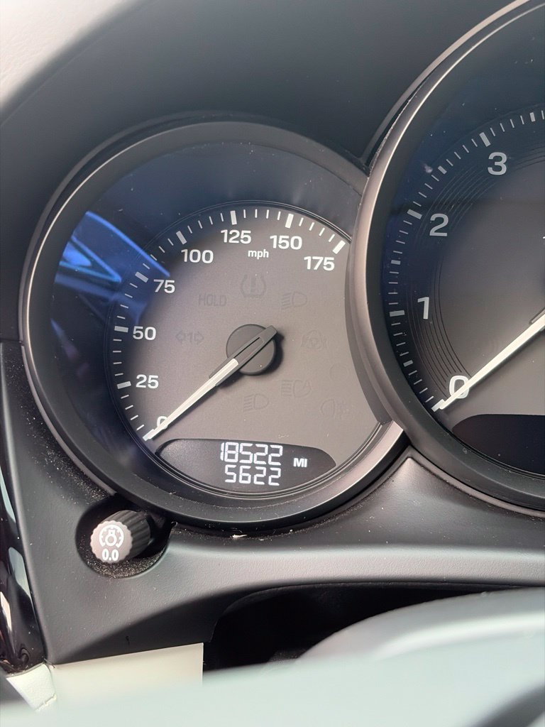Used 2024 Porsche Macan AWD/4WD image 2