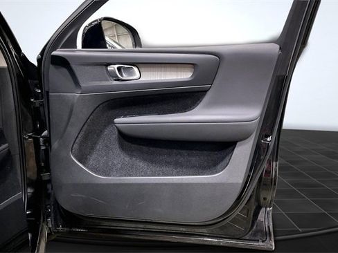 Certified 2024 Volvo XC40 B5 Core image 25