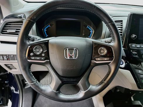 Used 2022 Honda Odyssey Touring image 11